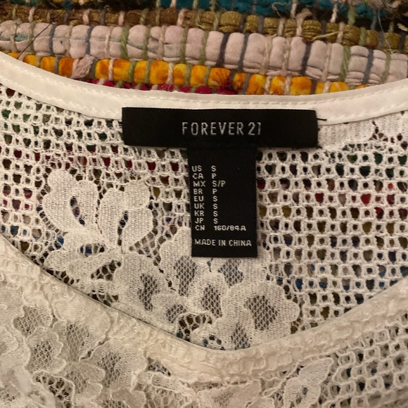 Cute creamy white lace t-shirt 🤍 - Picture 3 of 3